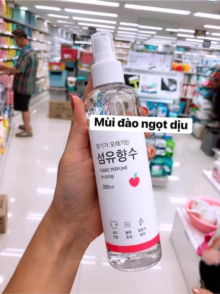 [HCM]Xịt thơm quần áo Fabric Perfume chai 250ml