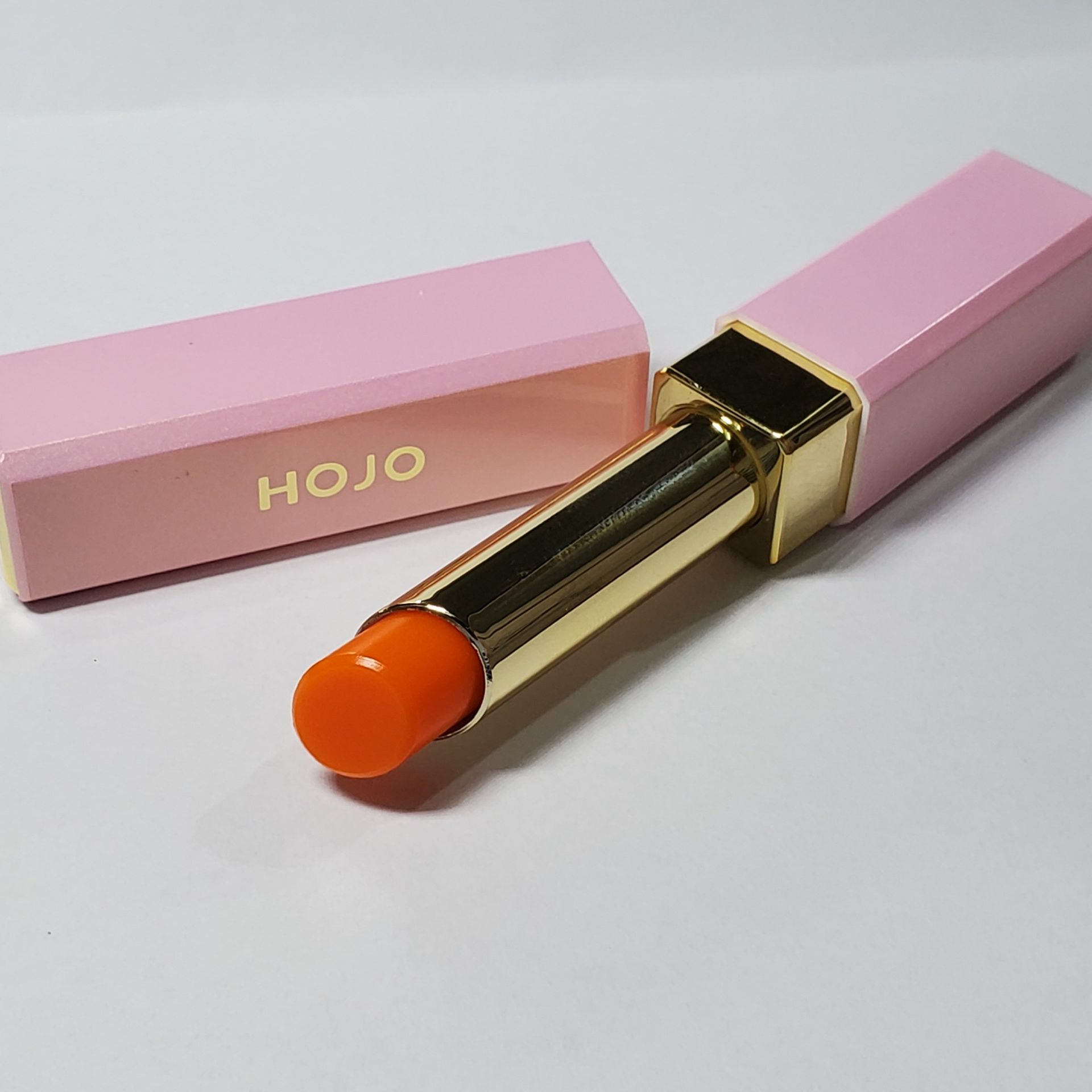 Son gió dưỡng môi có màu HOJO 2 màu