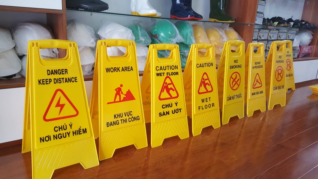 Biển cảnh báo chữ A - Nhiều mẫu lựa chọn