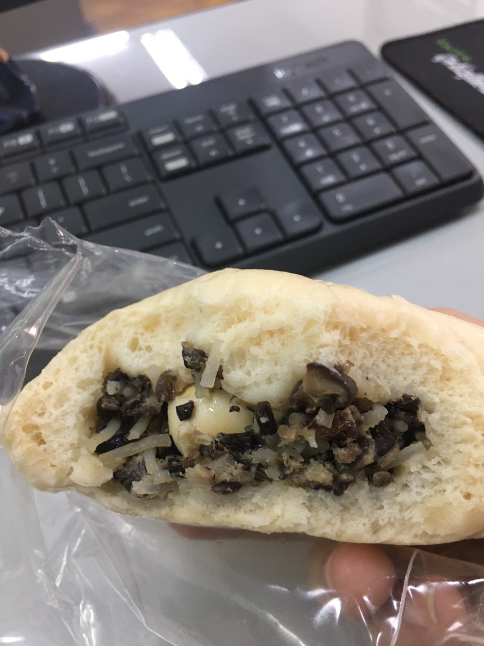 Bánh bao mặn nhân thịt nhà làm (Giá: 01 bánh - Chỉ bán TP HCM)