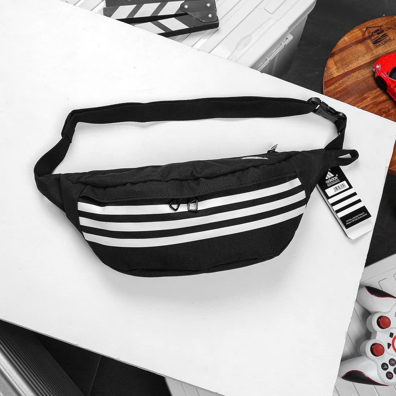 Túi đeo chéo Sample Crossbody Bag