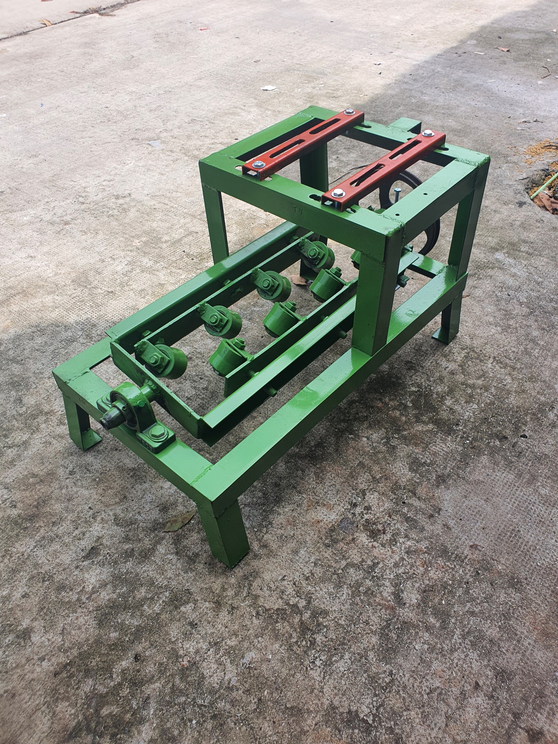 KHUNG DUỖI SẮT trung (chưa có motor)