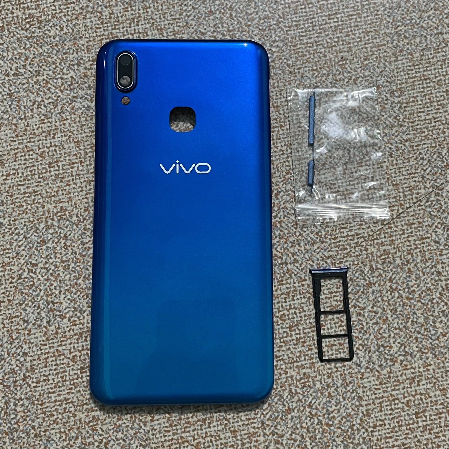 lưng vỏ vivo Y91 (kèm khay sim)