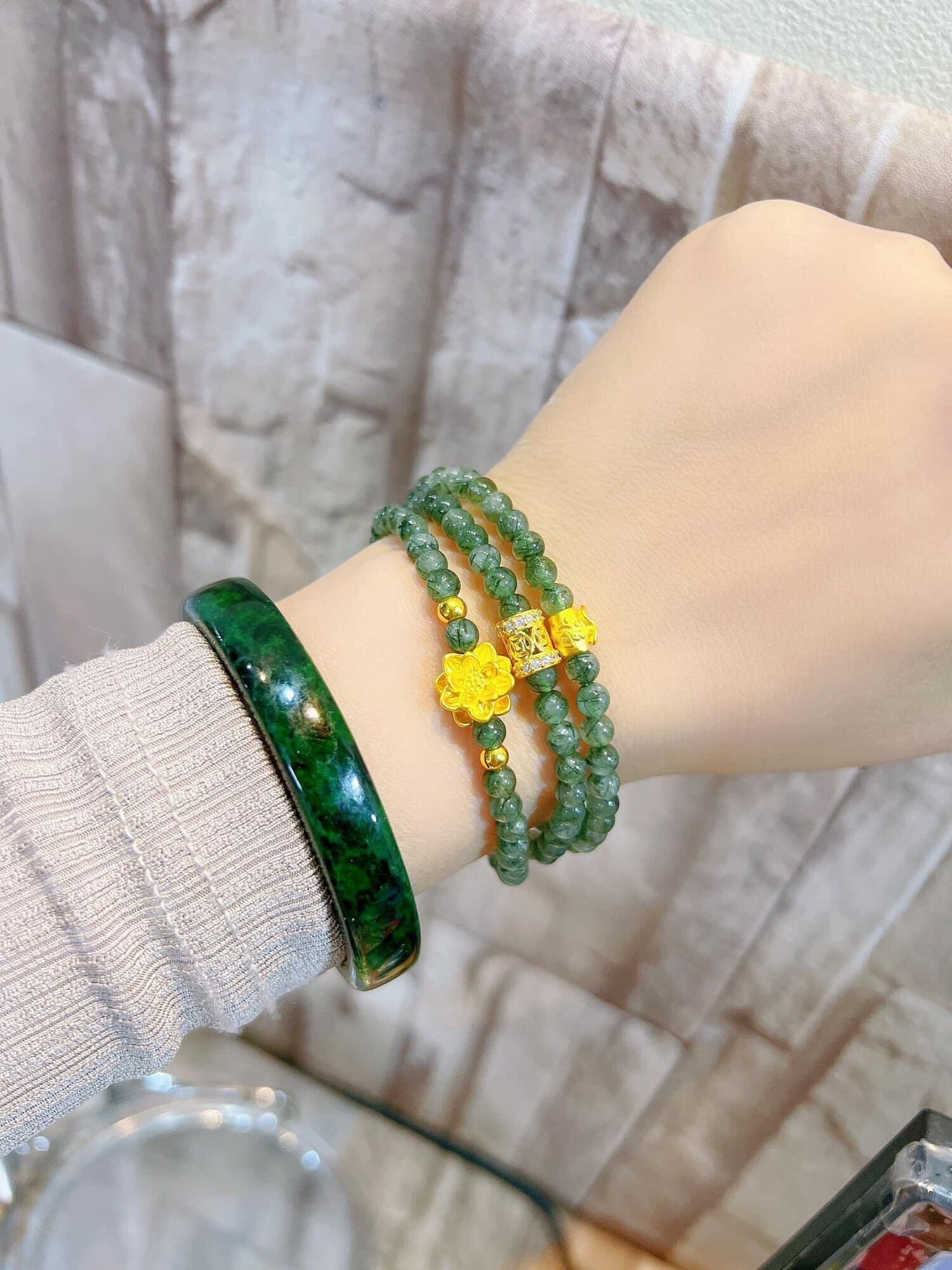 Chuỗi vòng tay đá thạch anh tóc xanh mix charm vàng 24k xinh xắn tài lộc may mắn, vòng tay đá phong thuỷ hợp mệnh mộc hàng chuẩn đủ bill hoá đơn bảo hành trọn đời