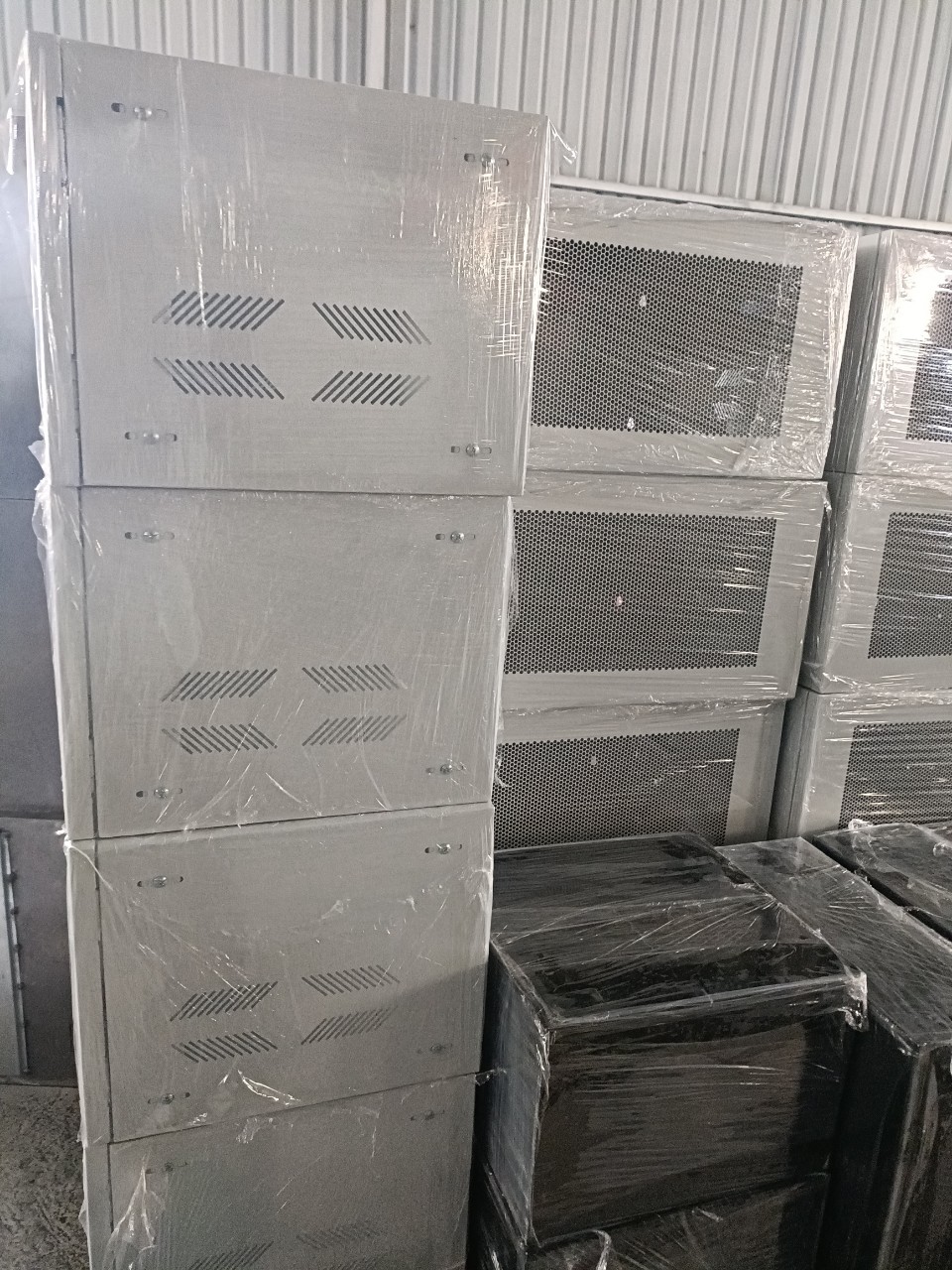 TỦ RACK (TỦ MẠNG) 6U (D400) treo tường (màu xám trắng/màu đen) - mẫu lắp ráp