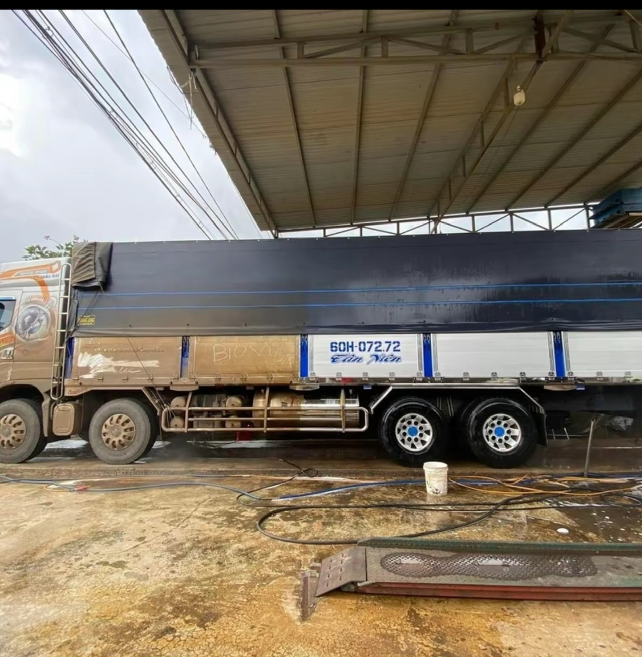 DUNG DỊCH RỬA XE KHÔNG CHẠM TRUCK CLEAN