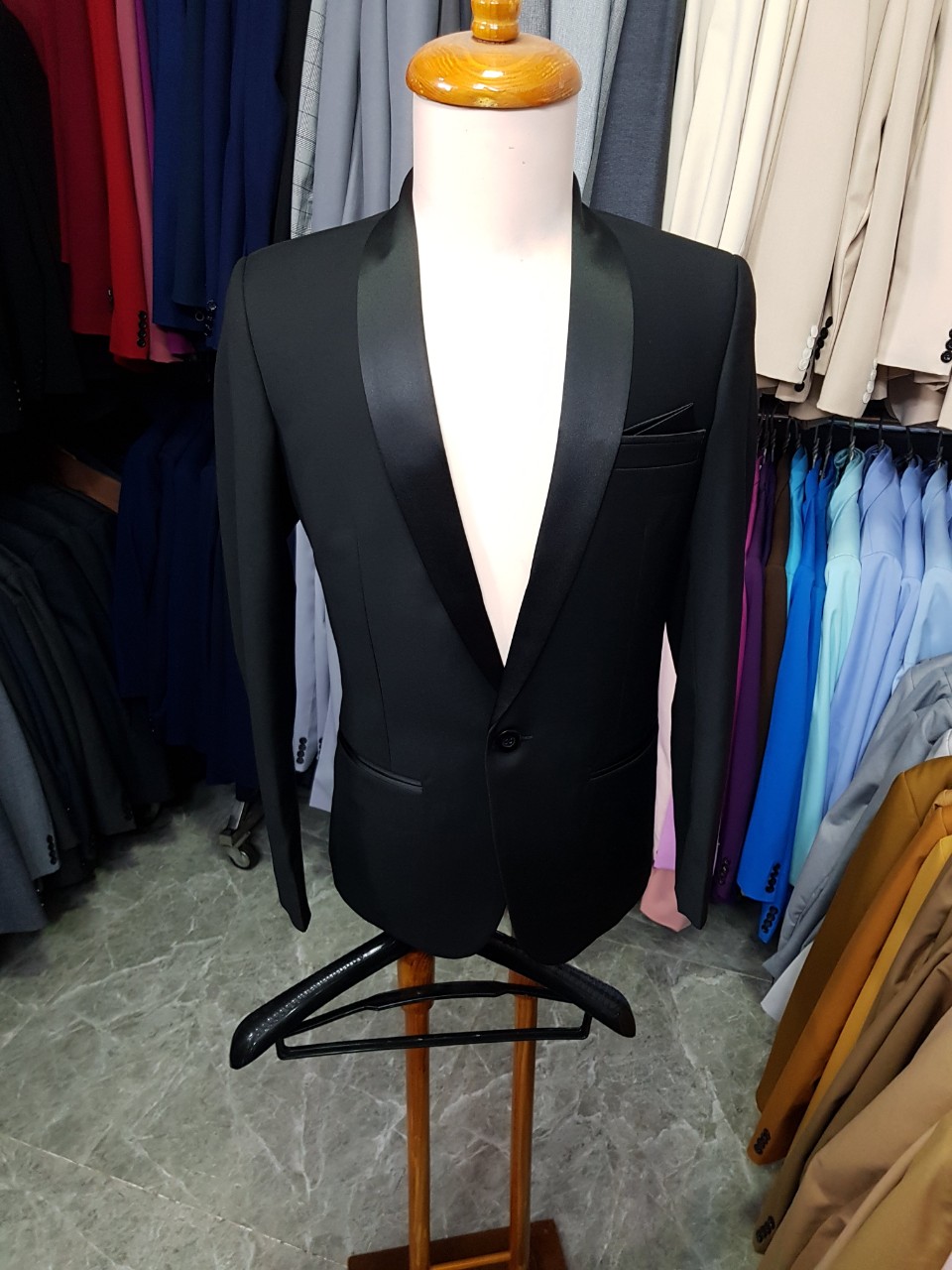 Áo vest nam ôm body kiểu cổ sam màu đen