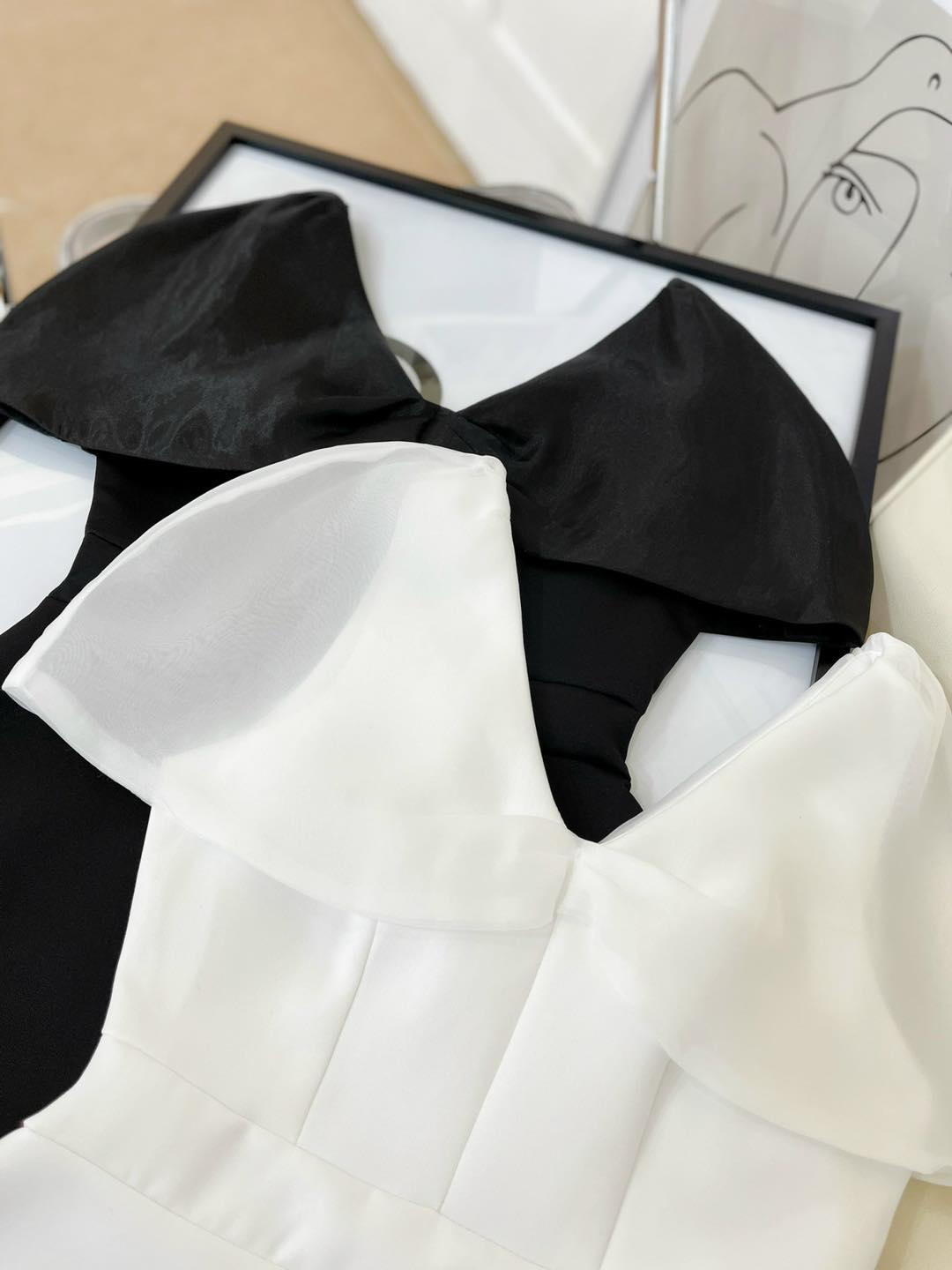 [Ảnh thật] Áo peplum cổ V phối oganza tay phồng