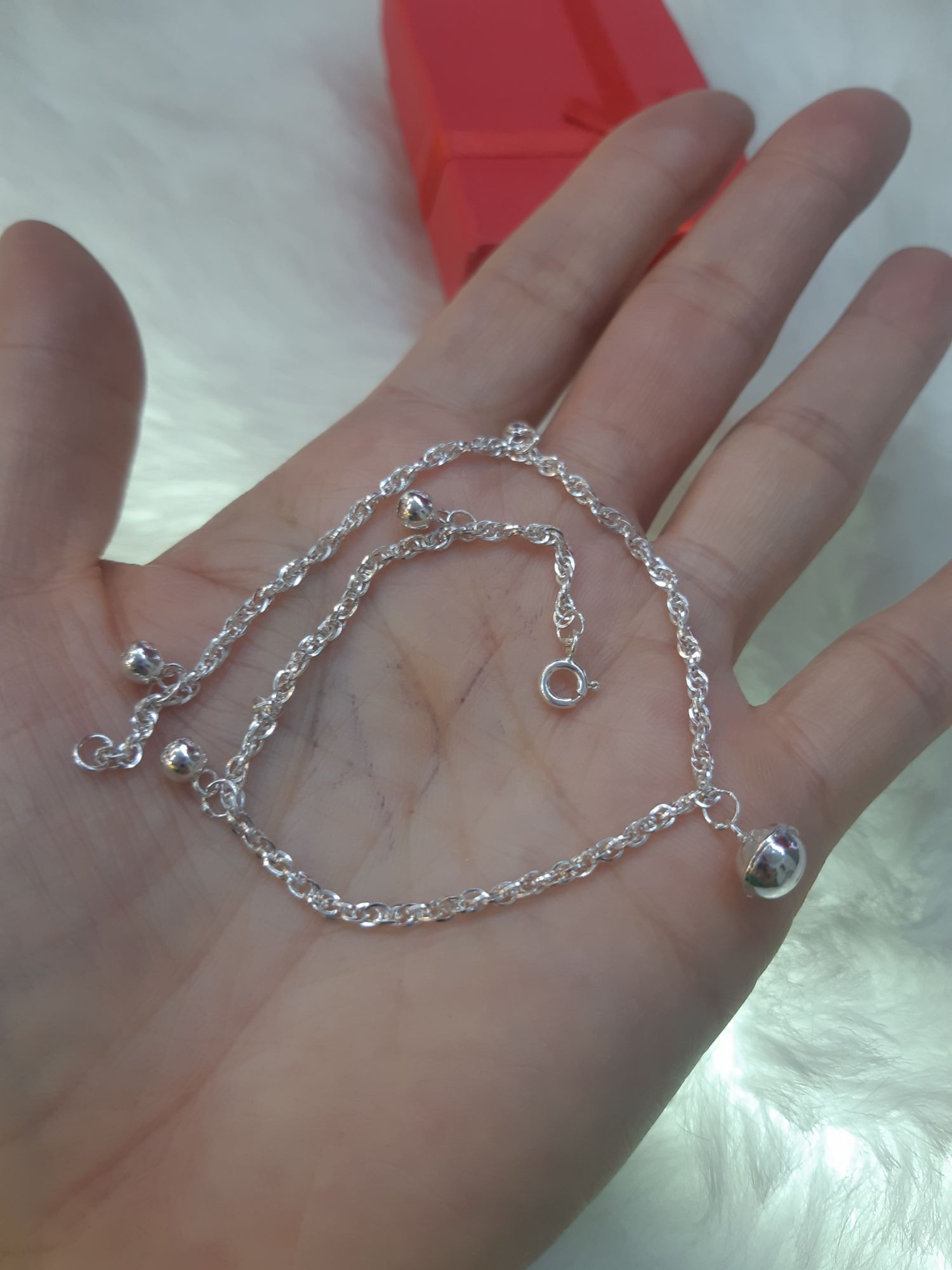 Lắc chân bạc có chuông
