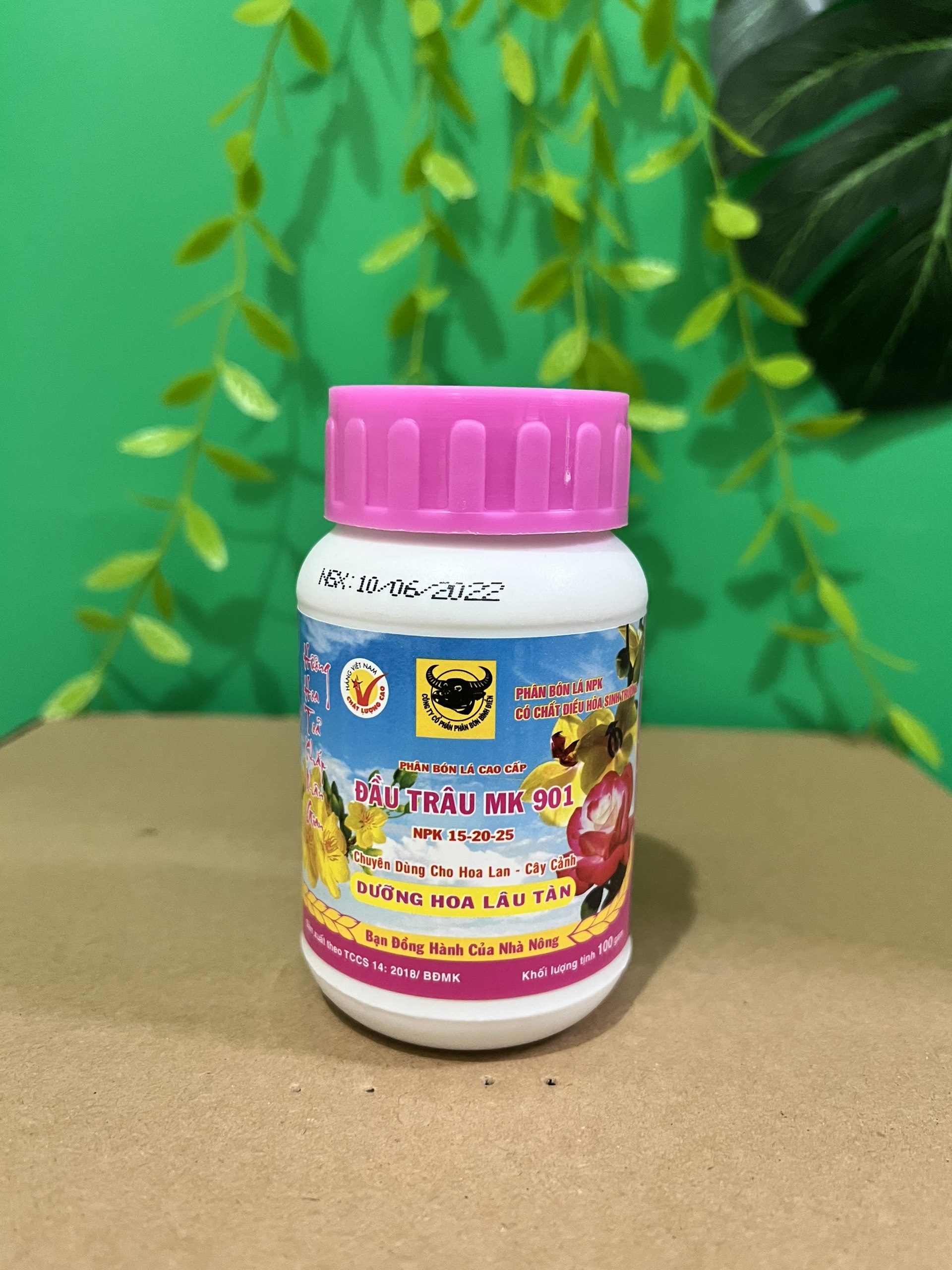 Phân bón lá đầu trâu 901 giúp dưỡng hoa lâu tàn dành cho hoa lan, hoa hồng, cây cảnh