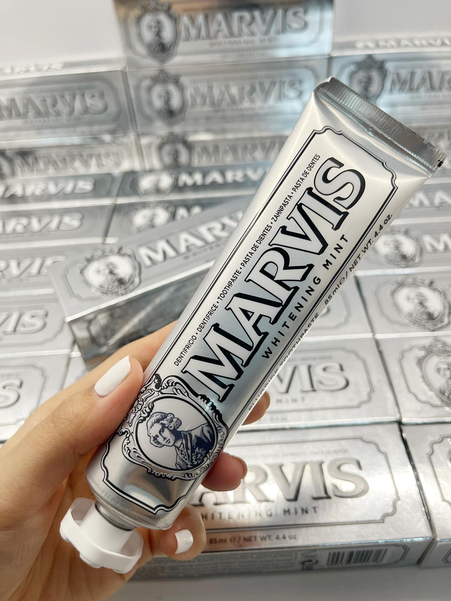 Kem Đánh Răng Marvis Whitening Mint