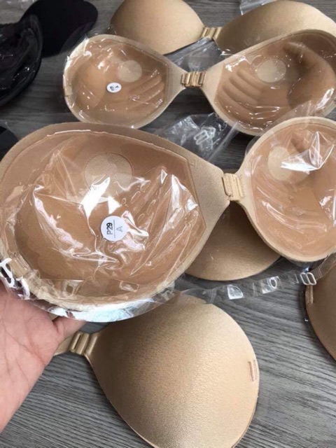 Áo Dán Ngực Thần Thánh Mặc Váy Áo Hở Lưng