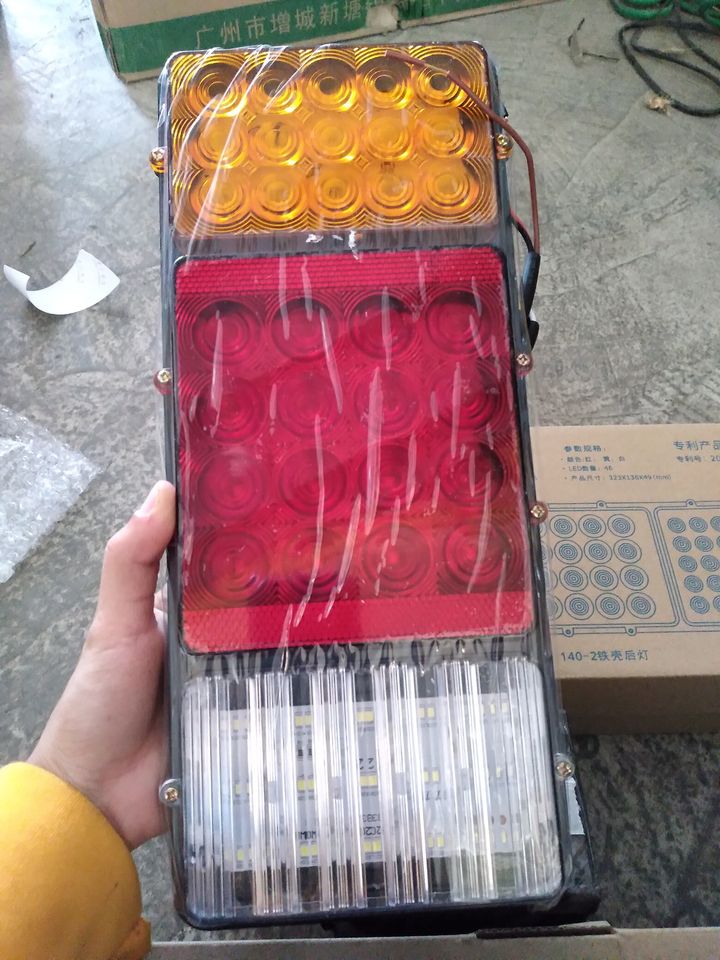 Đôi đèn led HẬU SD 2003 xe tải 3 ngăn 12v 24v(giá 1 cặp)