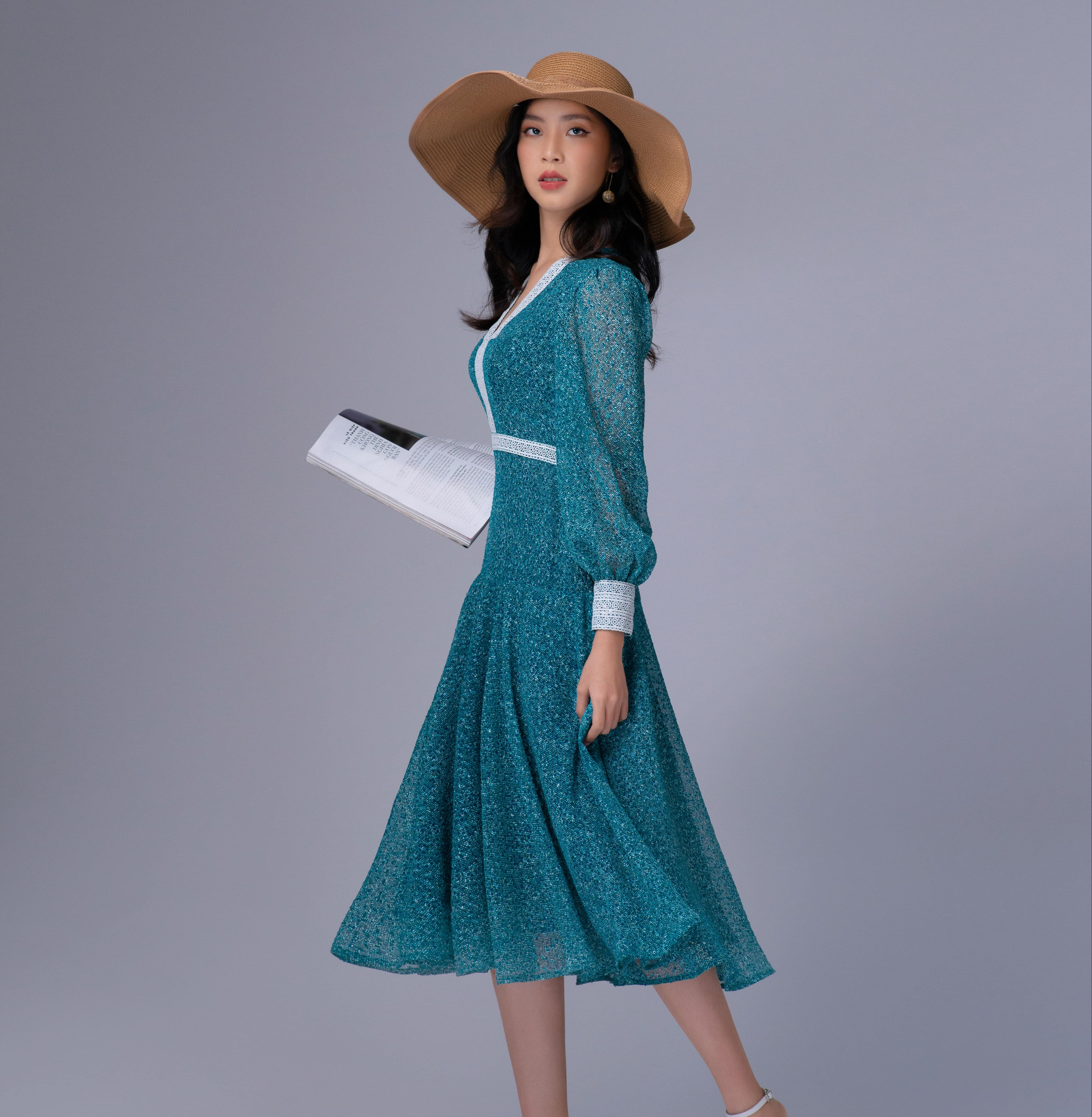 Đầm voan xanh ngọc viền ren trắng
