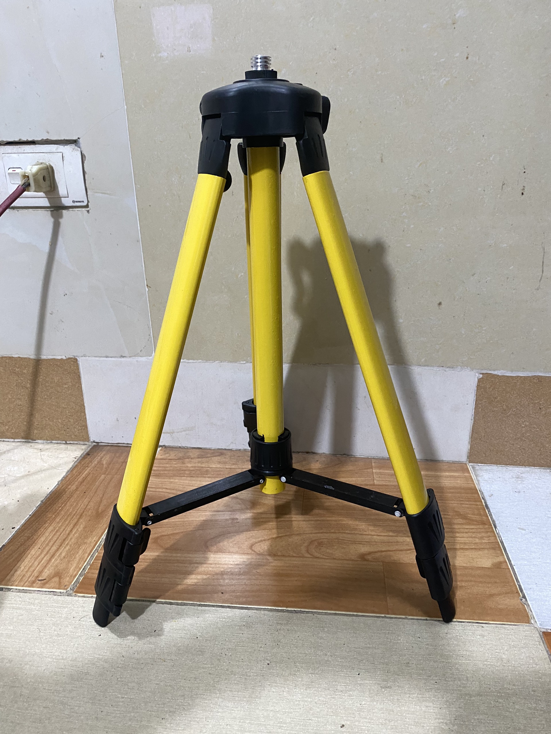 Chân máy cân bằng laser Akuza và các dòng laze tbắn cốt,cân mực laze cao 1.2m