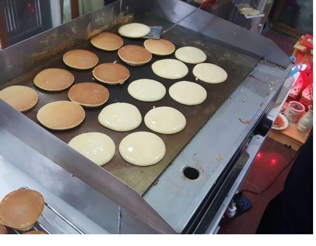 Máy làm bánh doremon dùng gas máy đôi