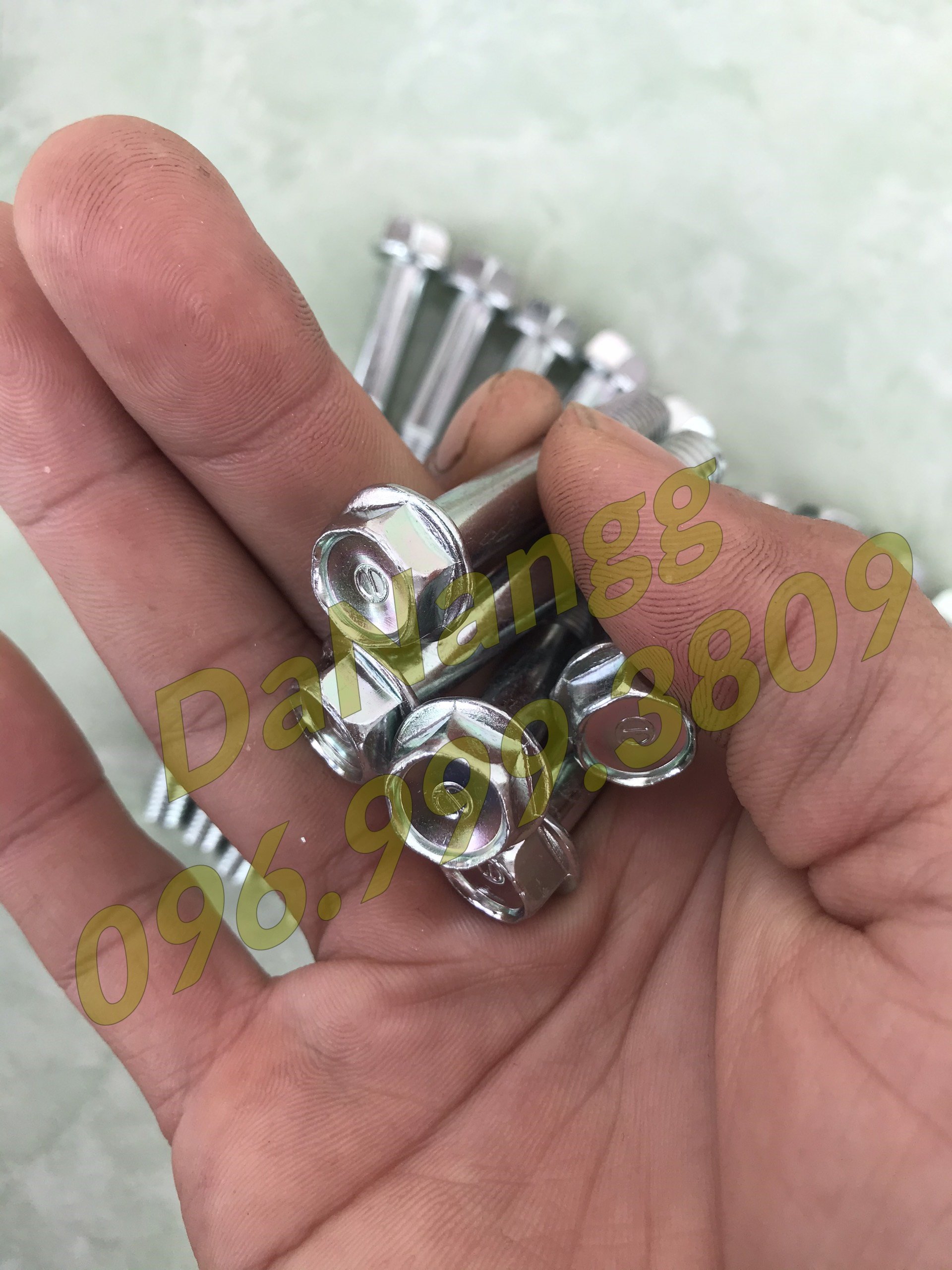 20 cấy ốc 9 ly dài 5cm có taro