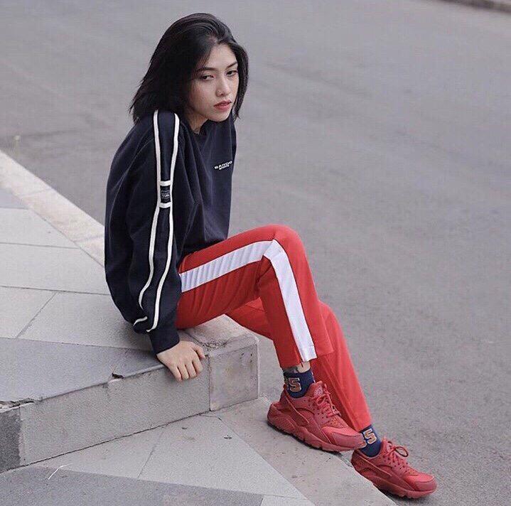 Quần nỉ đỏ 1 sọc trắng