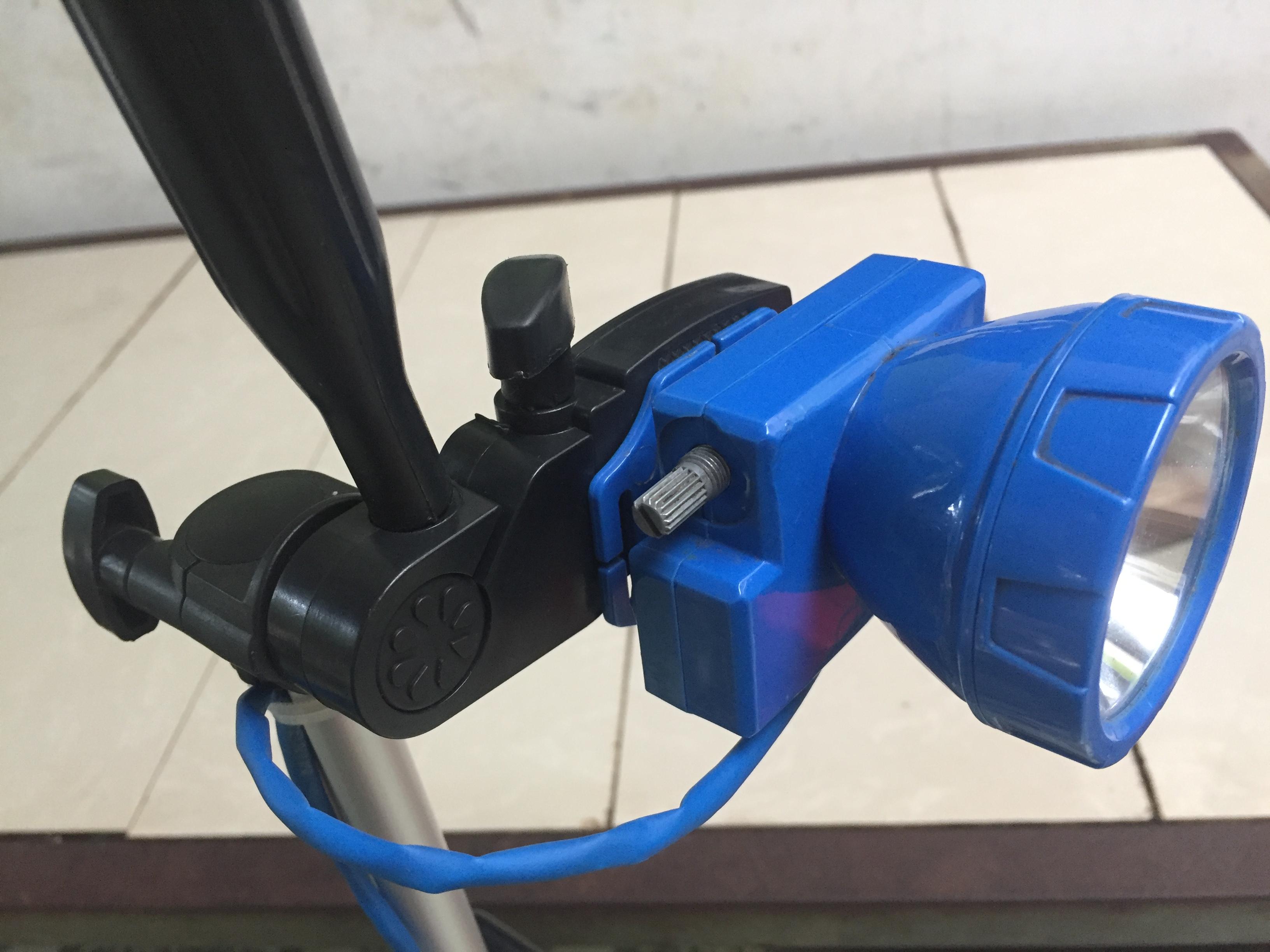 Đèn Pin Lấy Ráy Tai 3 Chân