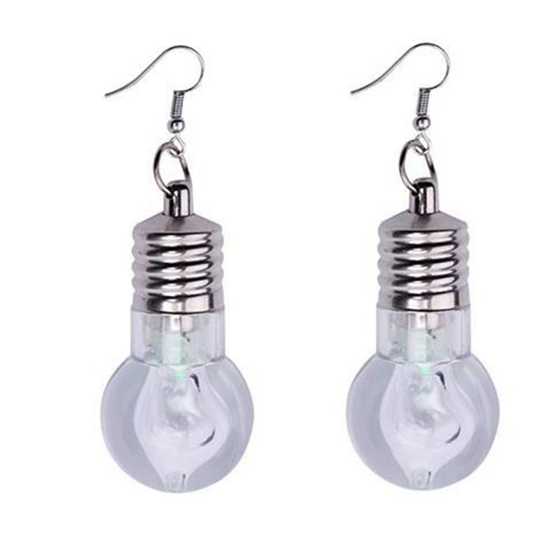 Bông tai đèn led chớp nháy hot trend.