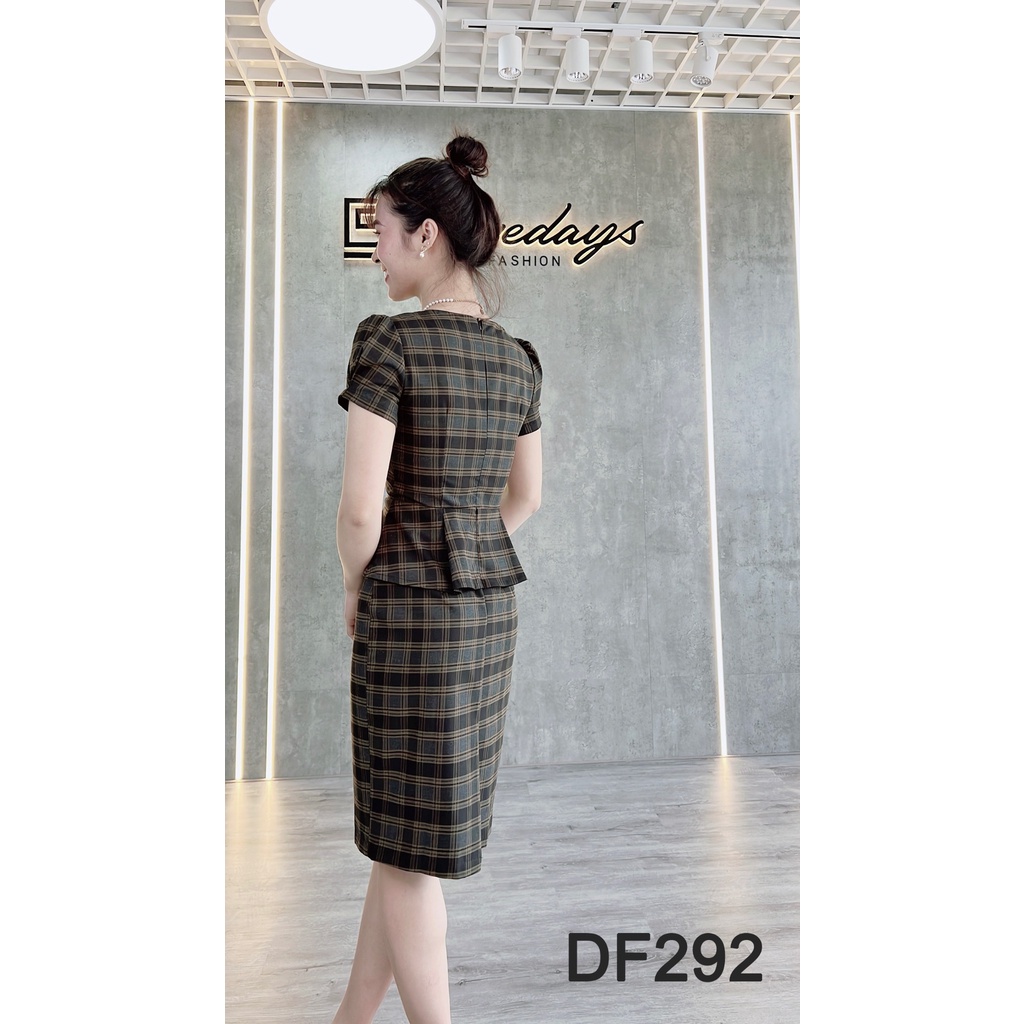 Đầm Peplum kẻ
