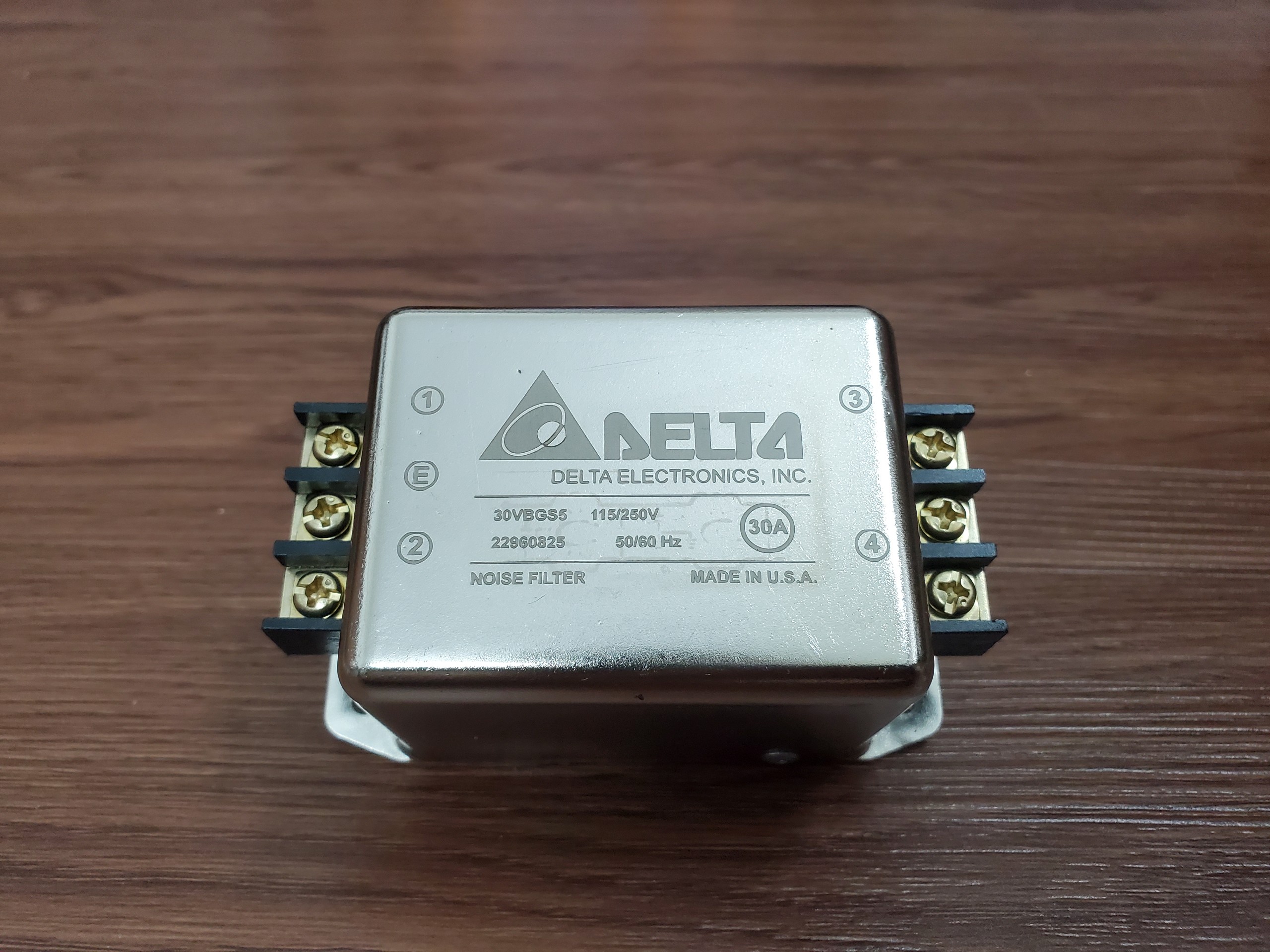 Lọc Sạch Nguồn Điện Delta 30A USA