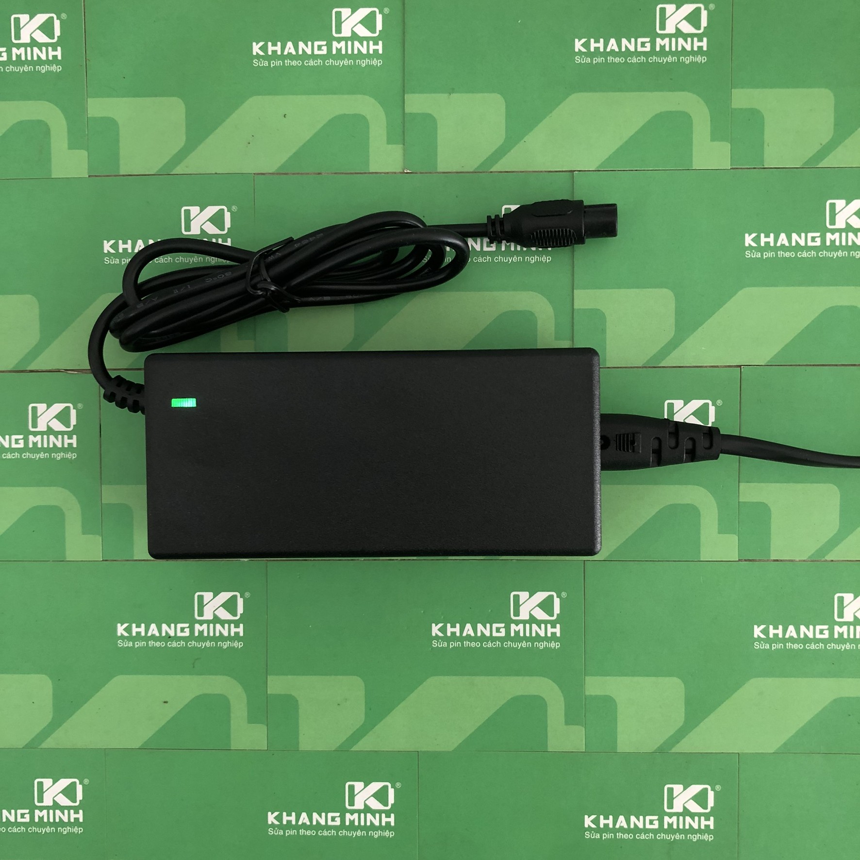 Sạc xe cân bằng 36V / 42V - 2A giắc tròn 3 chấu có đèn báo đầy