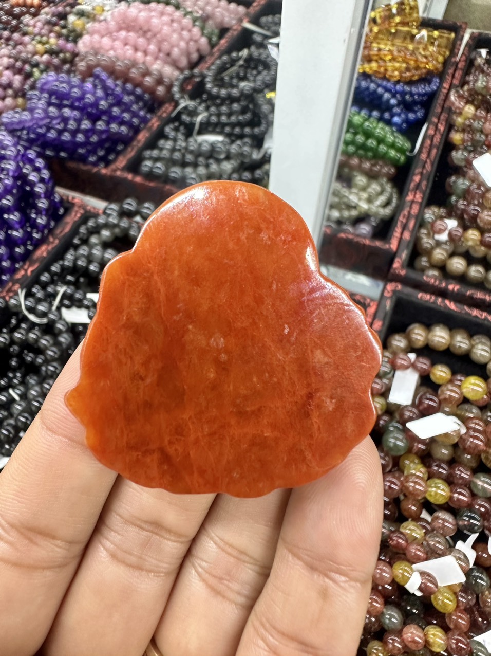 Mặt dây chuyền phật Di Lặc cầm gậy như ý phong thủy đá cẩm thạch huyết