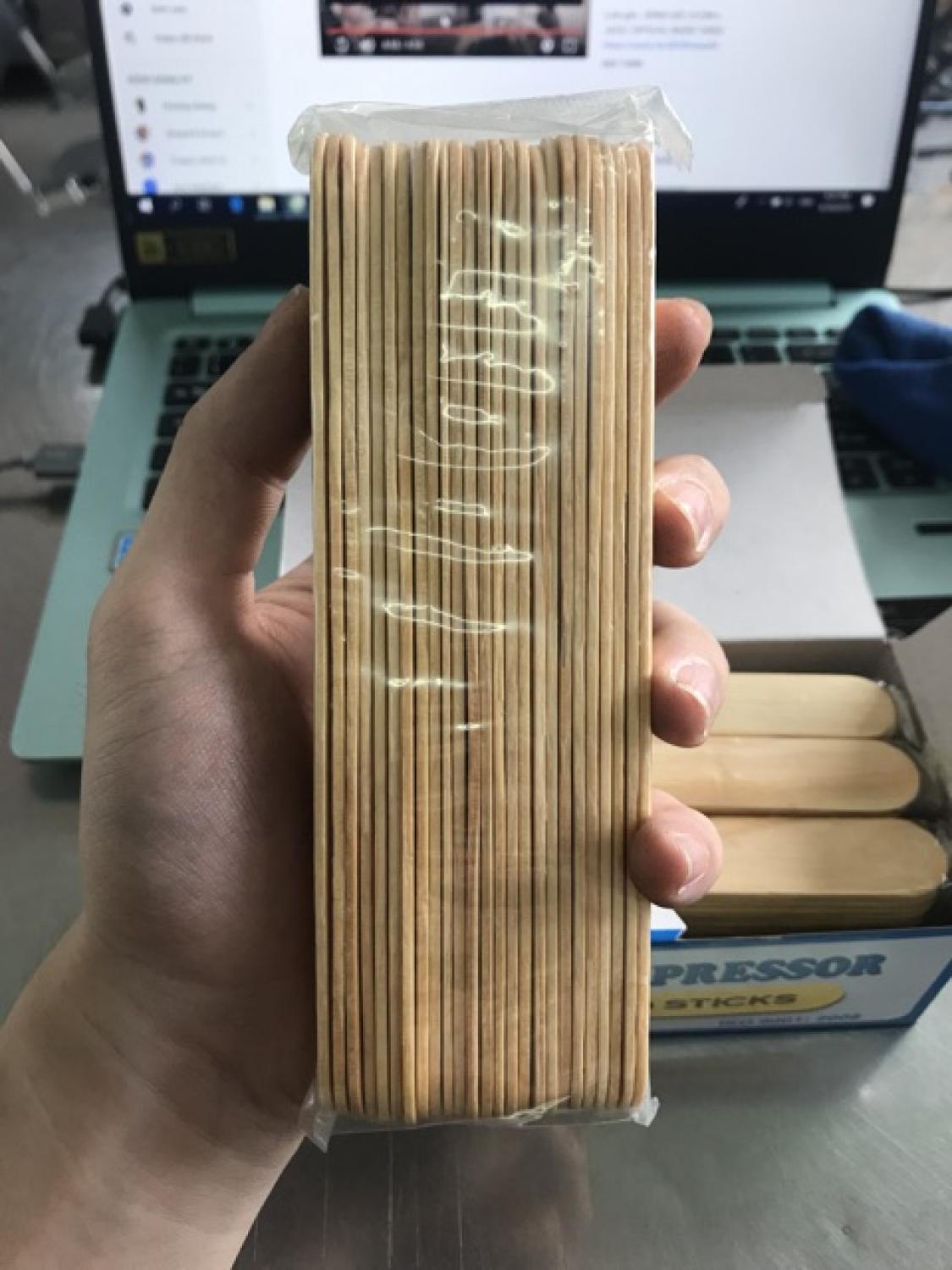 Que đè lưỡi gỗ hộp 100 cái