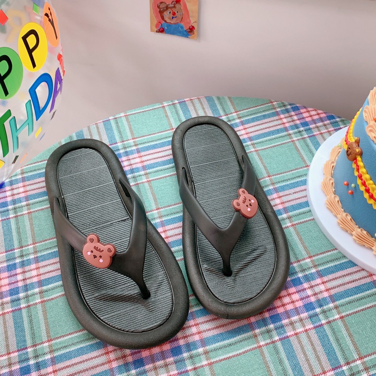 dép nữ đúc xỏ ngón êm nhẹ logo cute thiết kế mới 2021