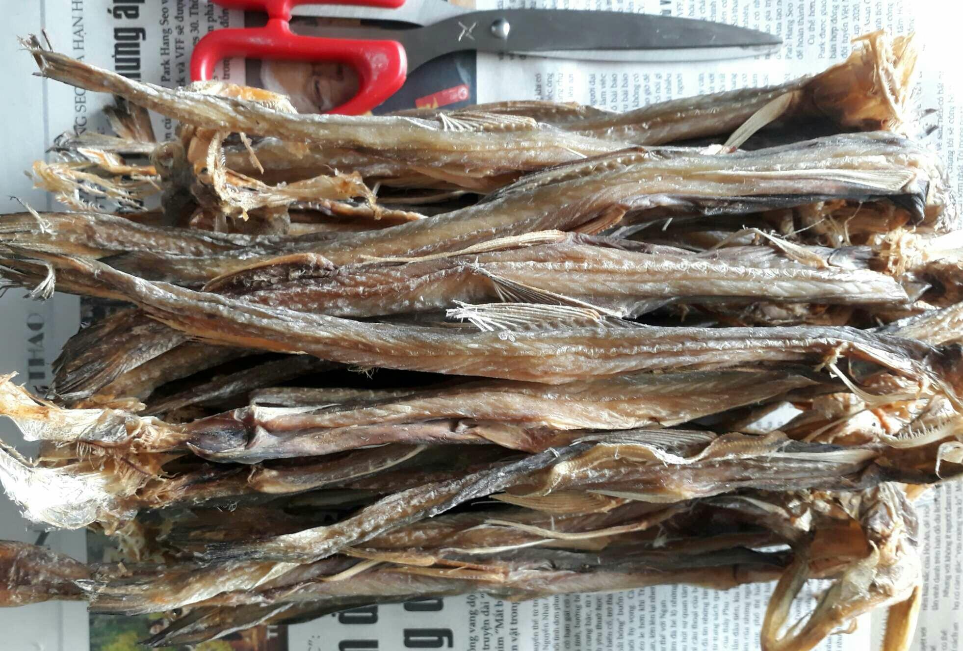 0.5 kg khô cá khoai loại to nhất (bằng ngón tay trỏ)