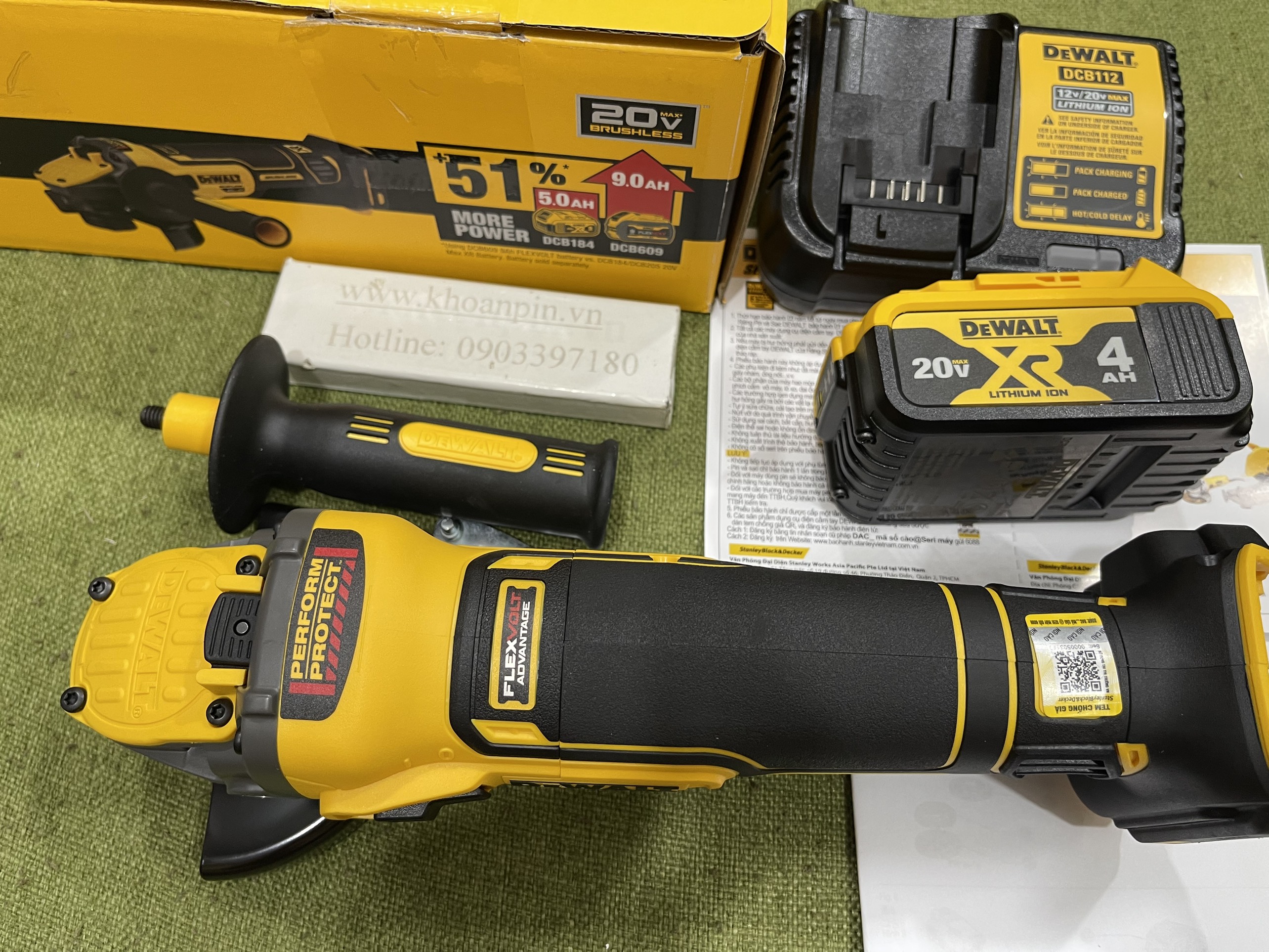 Máy mài pin Dewalt DCG409N