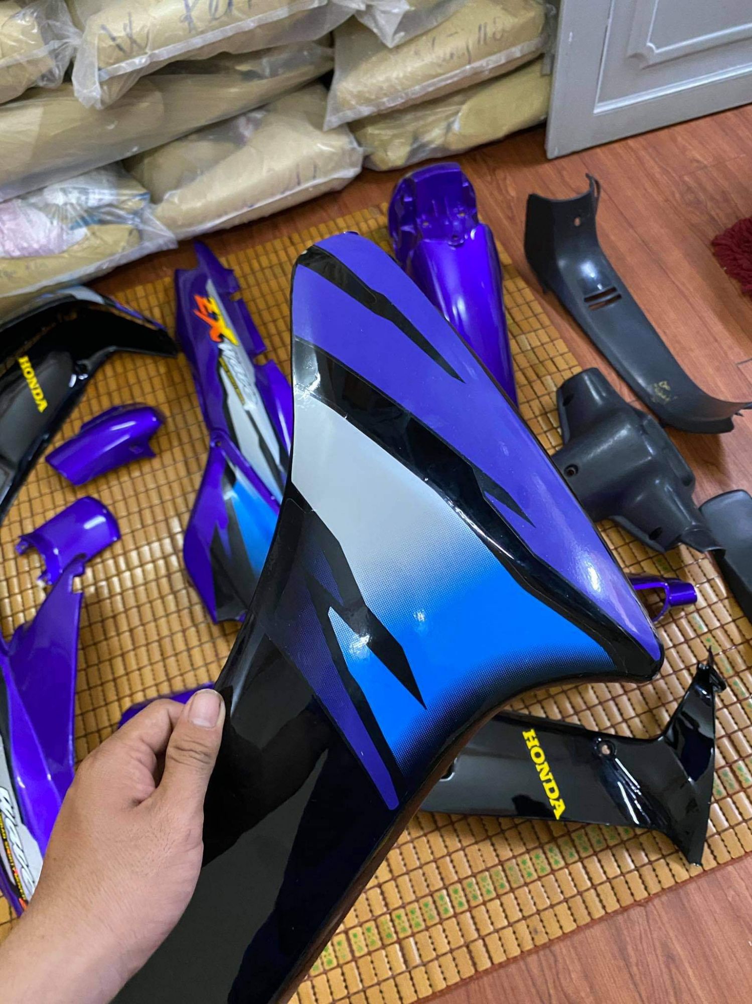 Dàn áo wave zx abs loại 1 tím đen có tem sẵn