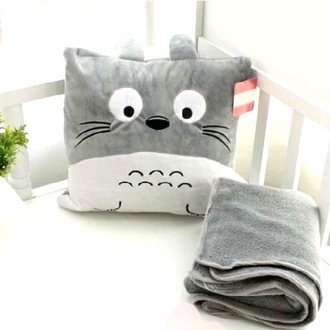 Gối kèm mền hình mèo Totoro