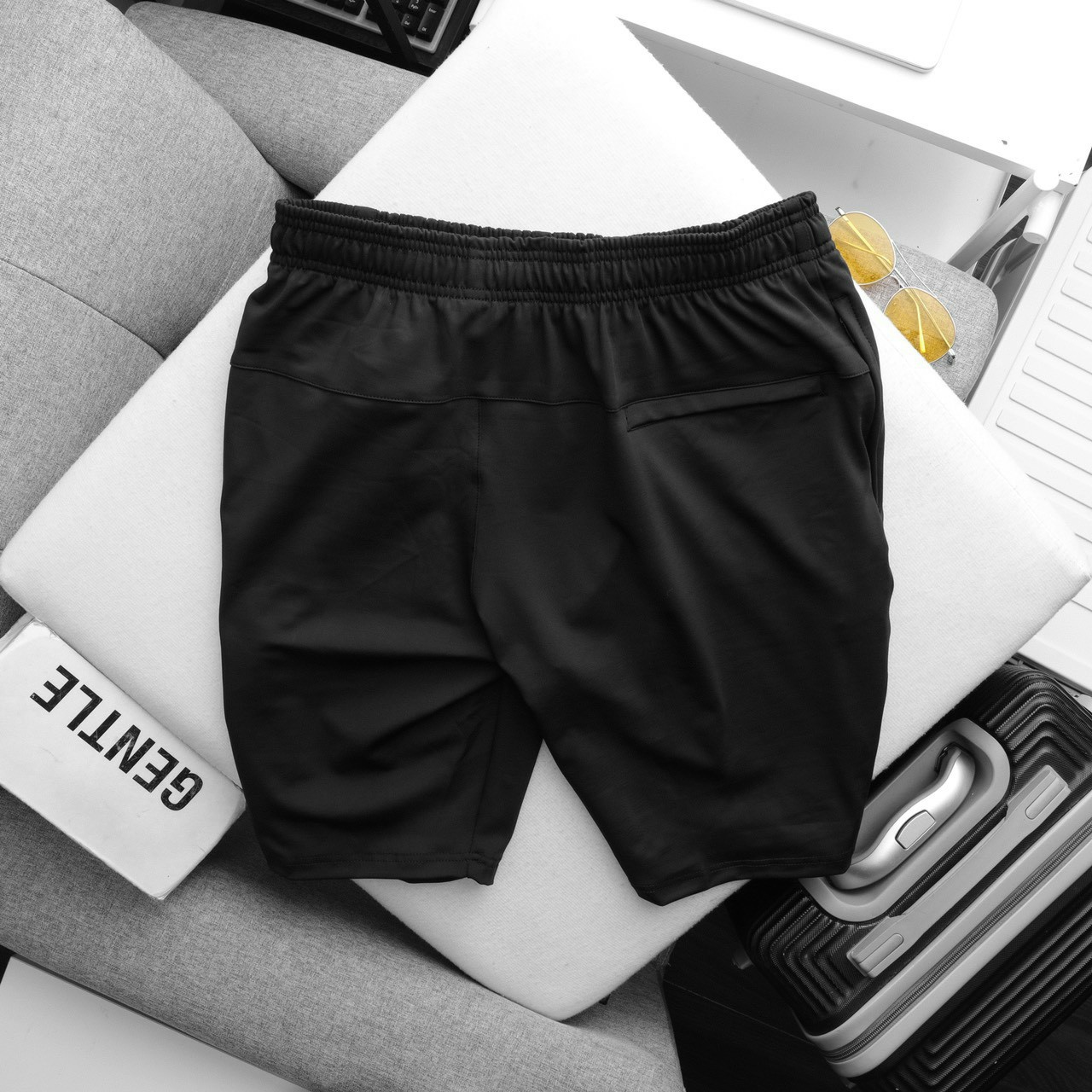 Quần Short Thể Thao logo phát sáng