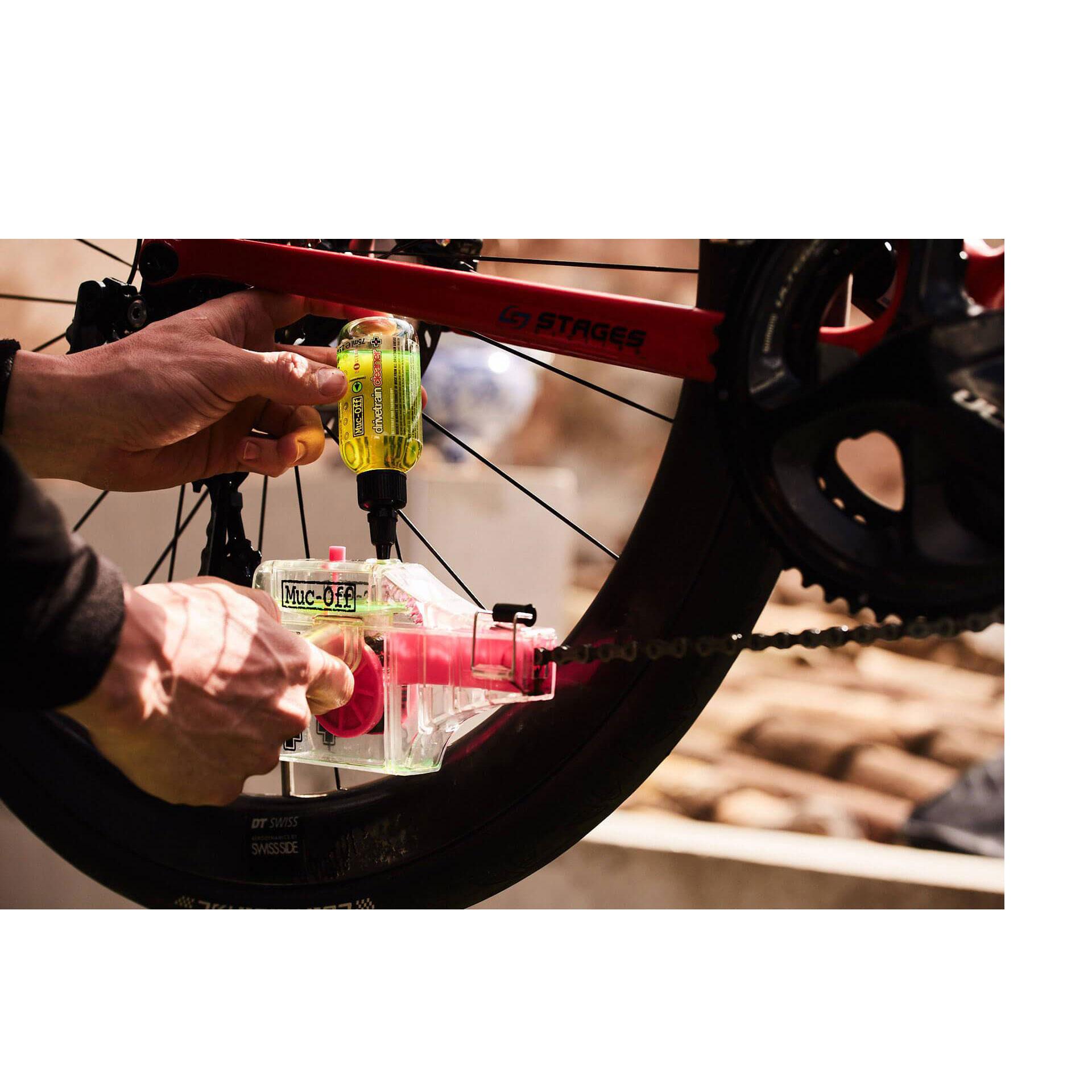 Bộ Dụng Cụ Làm Sạch Sên Muc-Off X3 Chain Cleaner