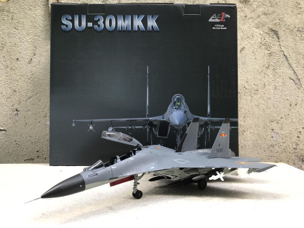 Mô hình máy bay Tiêm kích SU-30MKK 1:72