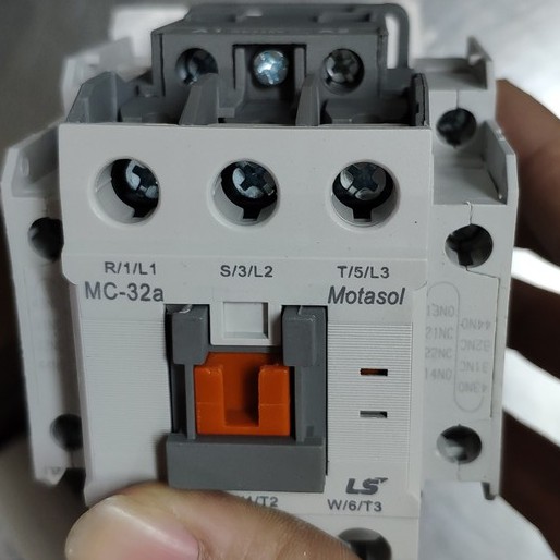 Khởi động từ MC 32A