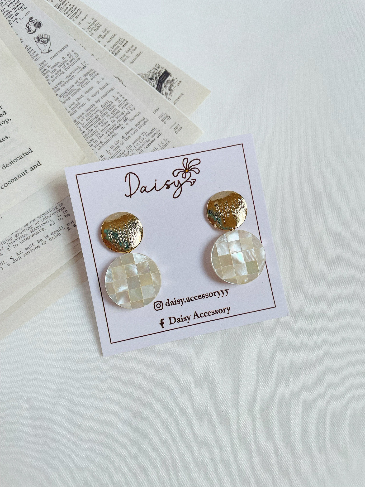 |DAISY ACCESSORY| Khuyên tai vintage khảm xà cừ