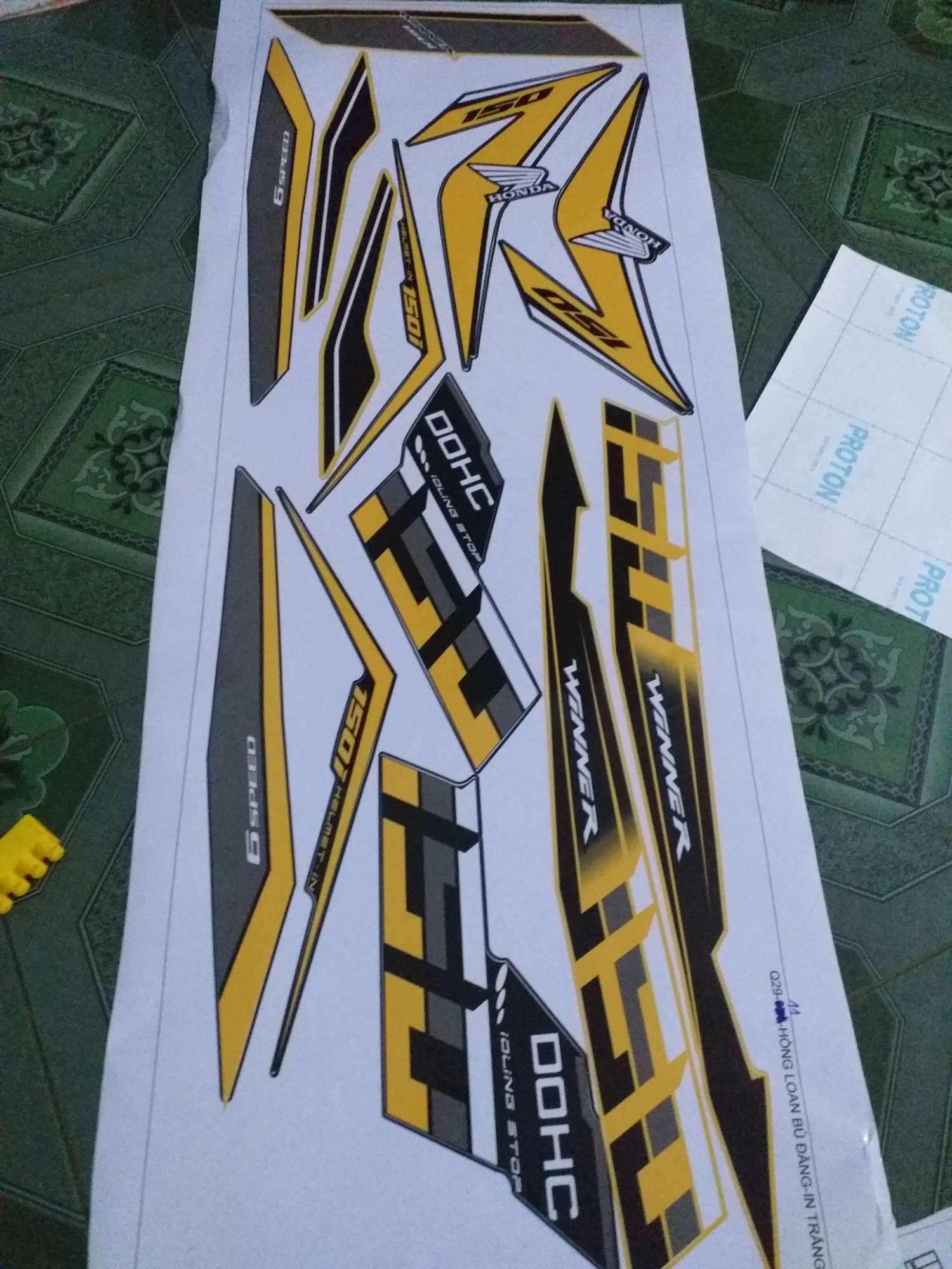 Tem rời dán xe winner
