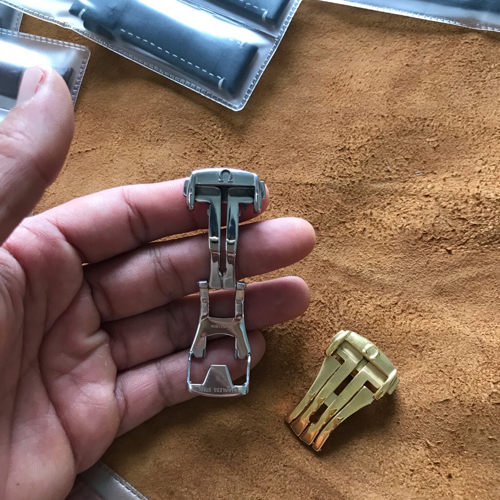Khóa đồng hồ Omega cao cấp