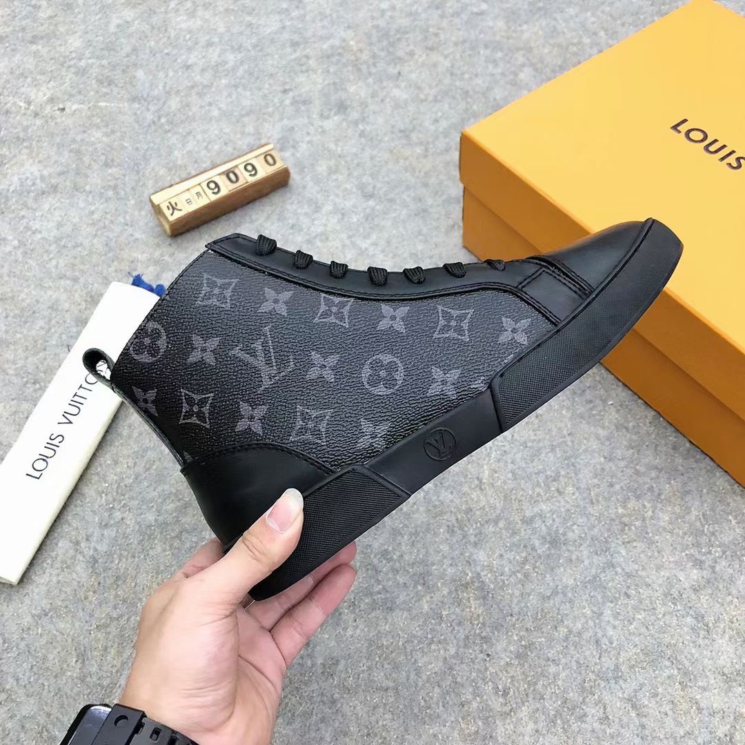 Sneaker cao cổ Louis Vuitton