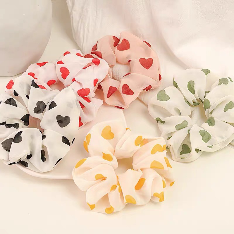 CỘT TÓC BUỘC TÓC SCRUNCHIES HỌA TIẾT TRÁI TIM SẮC MÀU