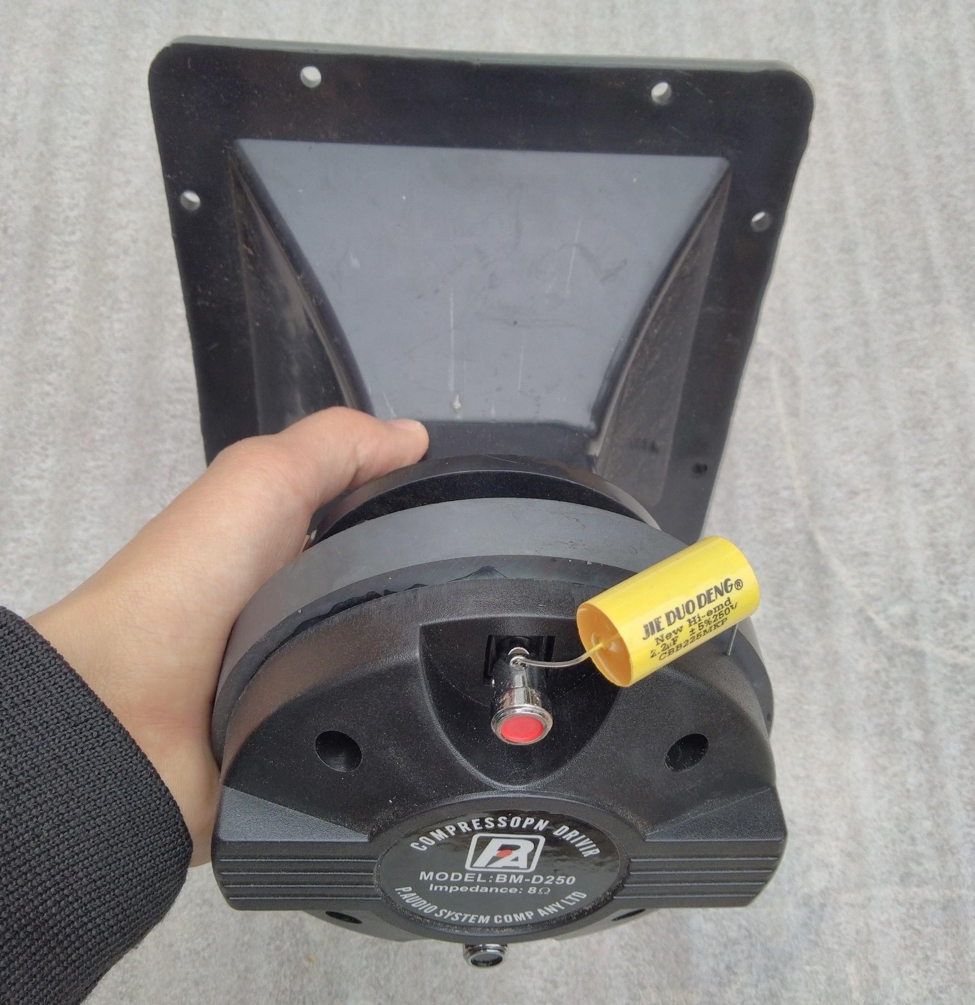 MỘT CÁI TREBLE KÈN 450  PAUDIO TỪ ĐƠN 120 + 1 PHỄU 18X18 + 1 TỤ 2,2MF 250V