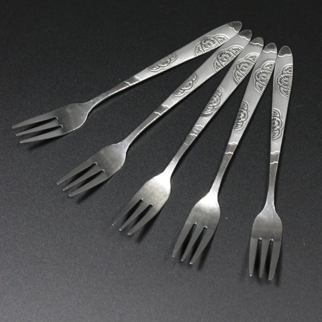 Dĩa ăn hoa quả inox hoa văn