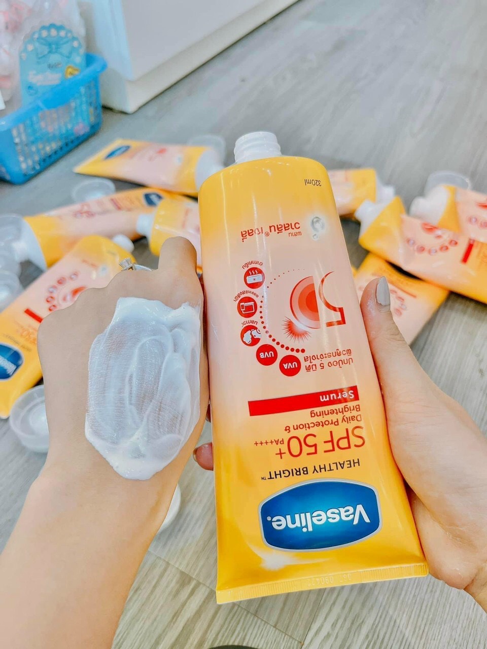 Sữa dưỡng thể trắng da Vaseline 50X (chống nắng SPF50) Thái Lan