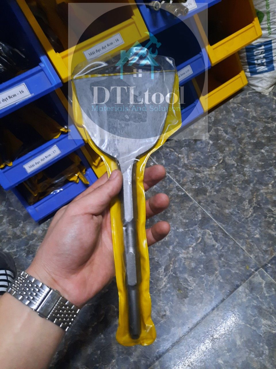 Chisel tip flats 12cm. Dóc plasters, perforated tiles, peel off the mortar rolled background, copper wire cutting-hexagonal head 17. Fitting machine