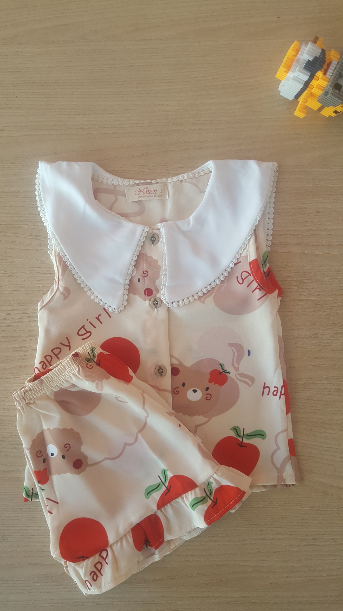 BG21-  ĐỒ BỘ BÉ GÁI PIJAMA LỤA MANGO HỌA TIẾT TRÁI TÁO