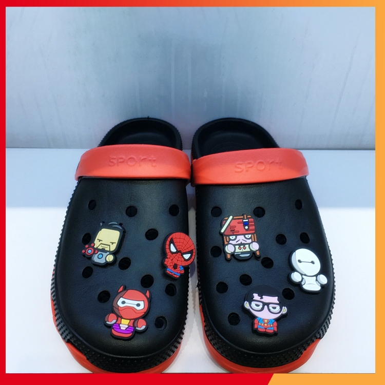 Dép Sục Cá Sấu Đen Phối Đỏ Kèm 6Jibbitz/Sticker