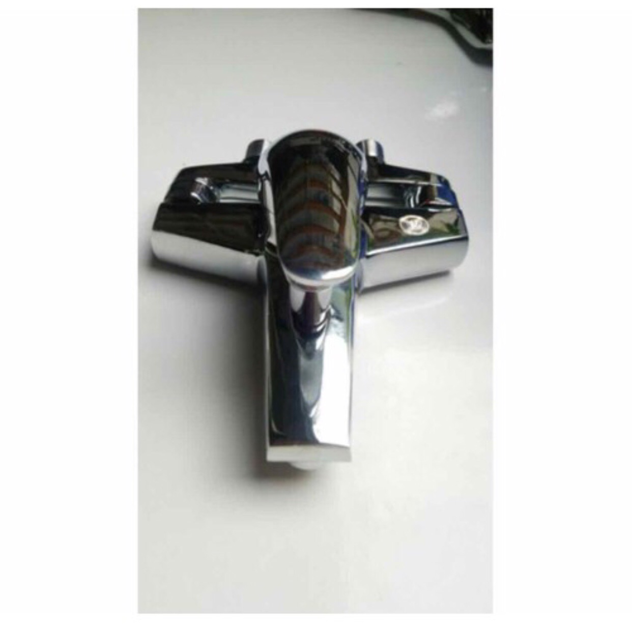 Củ sen tắm nóng lạnh inax